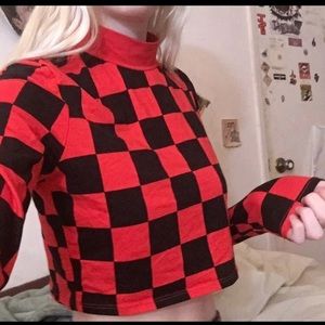 res and black crop top